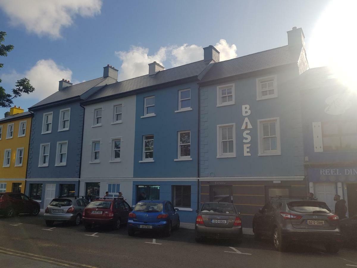 Base Dingle Hotel Exterior photo